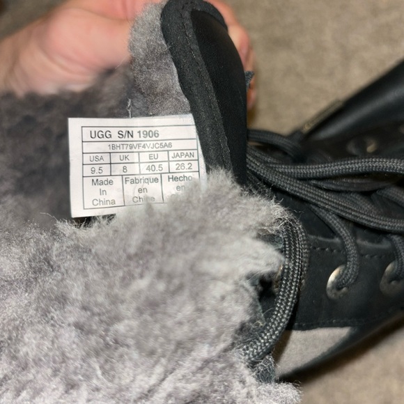 EUC Women's UGG Adirondack III Round Toe Leather&Suede Waterproof Boots - Picture 3 of 8